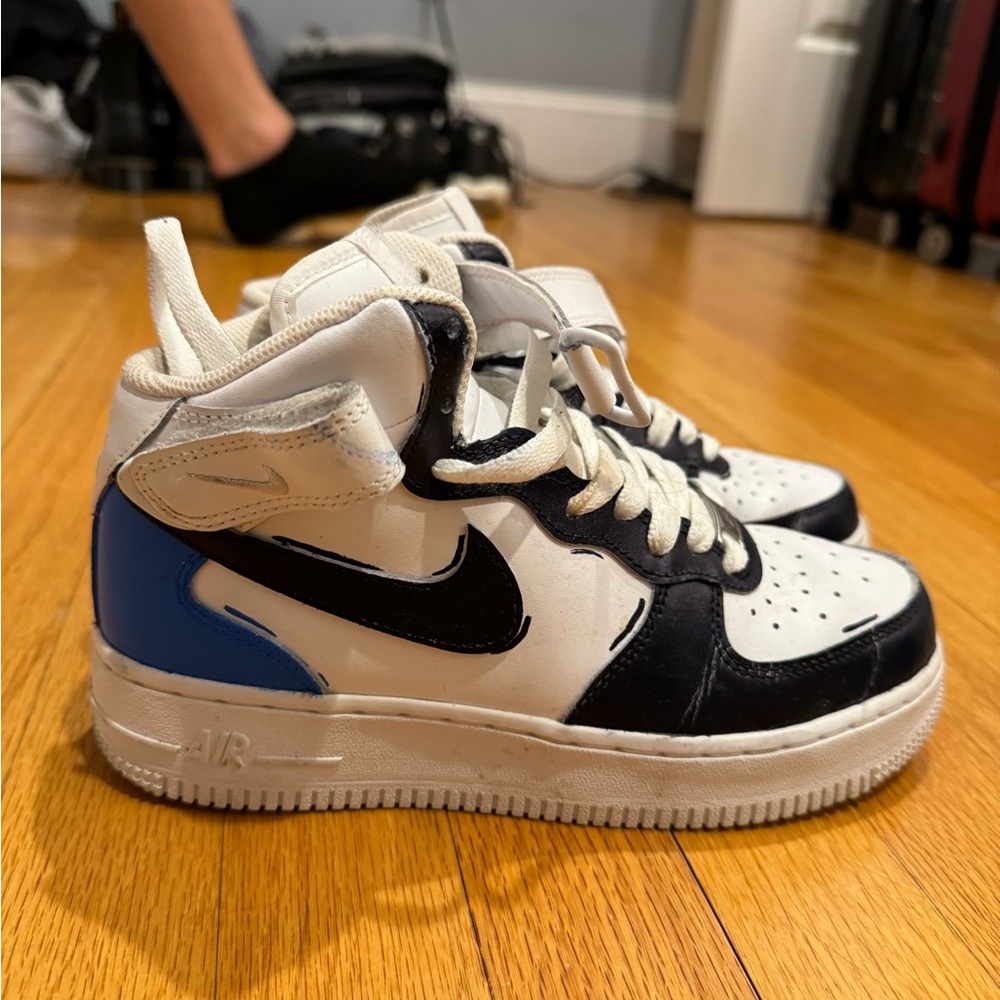 Custom Air Force 1s (Moving sale, so needs to be shipped before 04/26.)